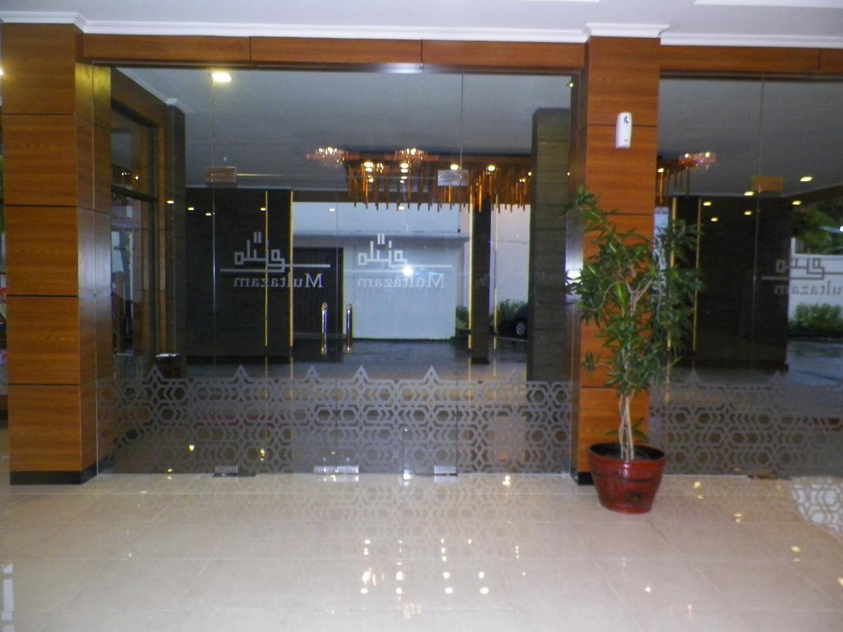 Multazam Hotel Solo Exterior foto